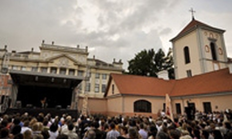 „Senamiesčio žiogas“ - dainuojamosios poezijos festivalis šeimoms Kaune