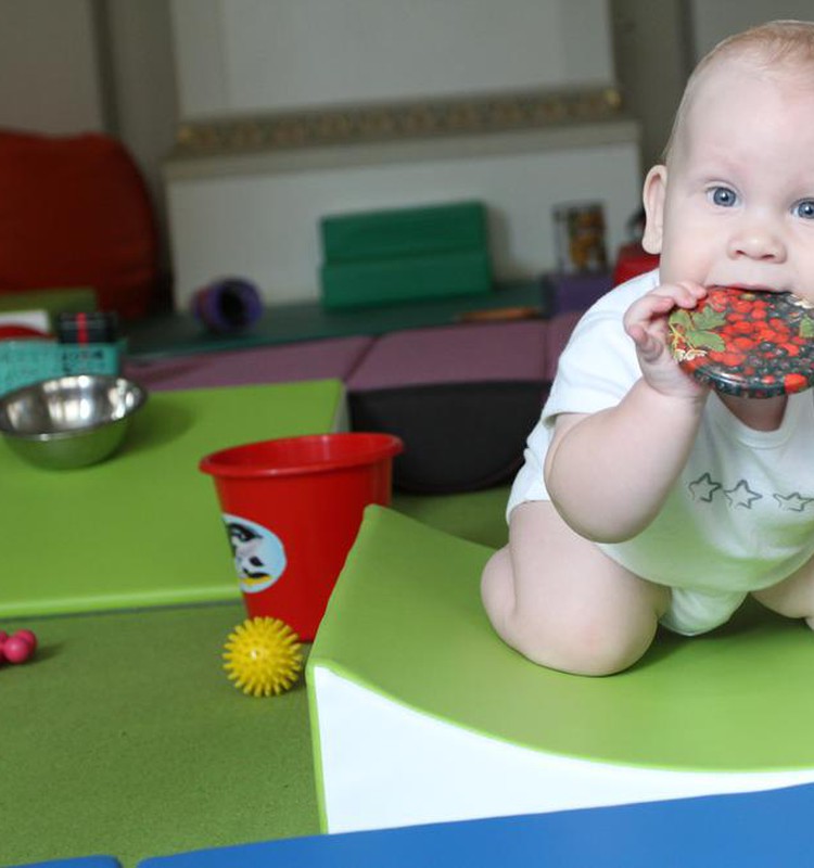 Pikler metodika: pagarba vaikui, bendradarbiavimas, kasdienis rūpestis neskubant