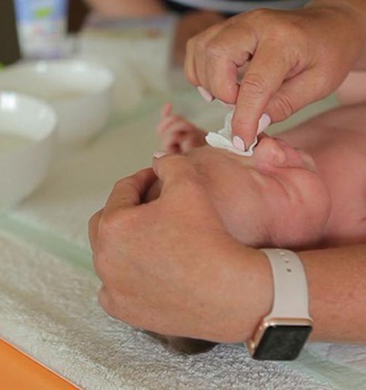 Naujagimio priežiūra: 10 atsakymų į jūsų klausimus