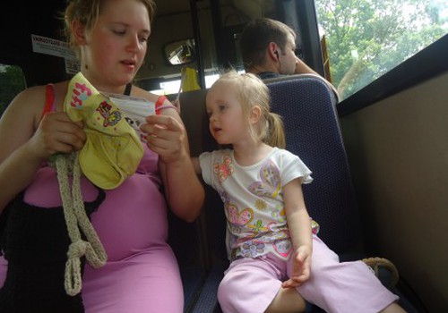 Ar užleidžiame atsisėsti nėsčiosioms autobusuose?