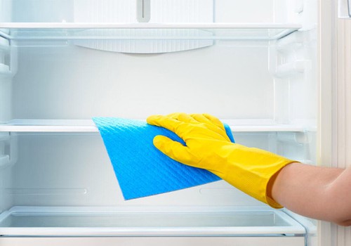 Šaldytuvo higiena: kaip išlaikyti produktus šviežesnius ir kovoti su nemaloniu kvapu?
