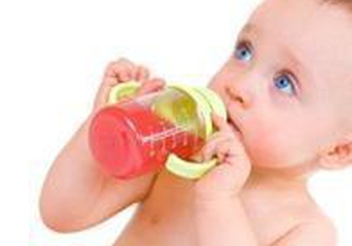 Kiek turi išgerti skysčių kūdikis?