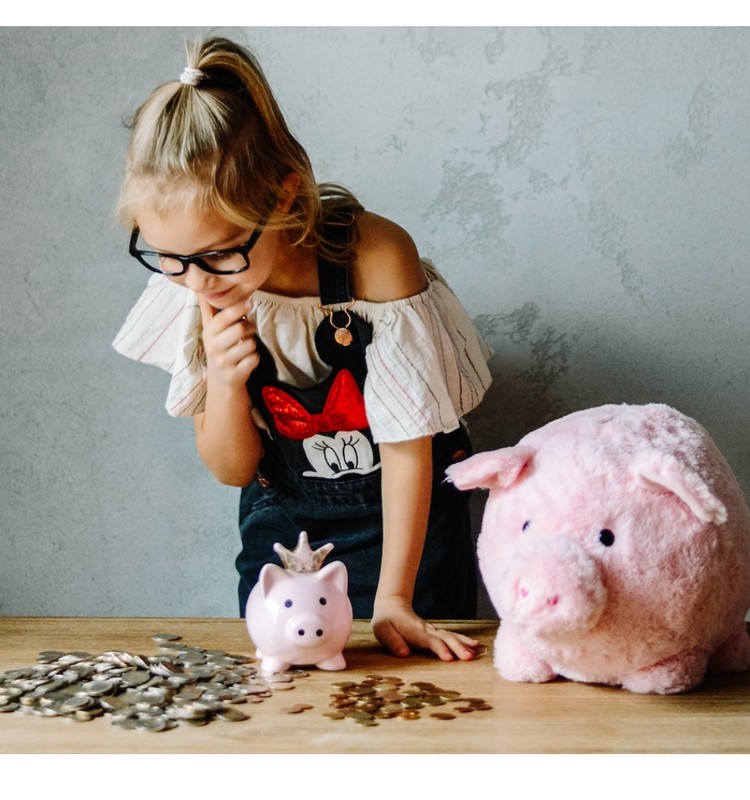 Kaip išmokyti vaikus elgtis su pinigais: 10 specialisto Simono Urbono patarimų