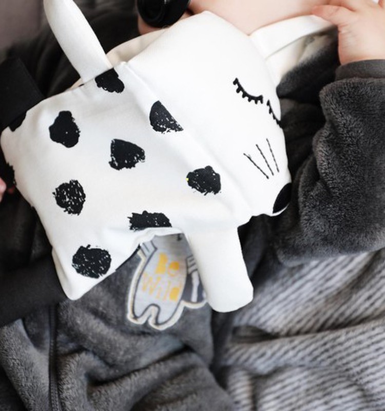 ULECEkids siūlo šildomas eko lėles su vyšnių ir vynuogių kauliukų užpildu