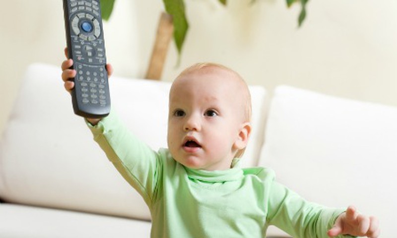 Ar galima kūdikiams žiūrėti televizorių?