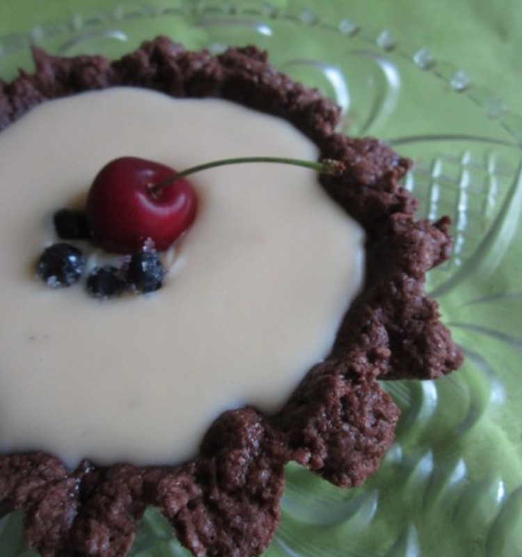 Šokoladinis pyragas su mėlynių želė ir baltuoju šokoladu