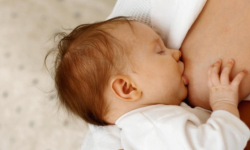 Savaitės kūdikis žinda ir žinda - ar jam trūksta maisto?