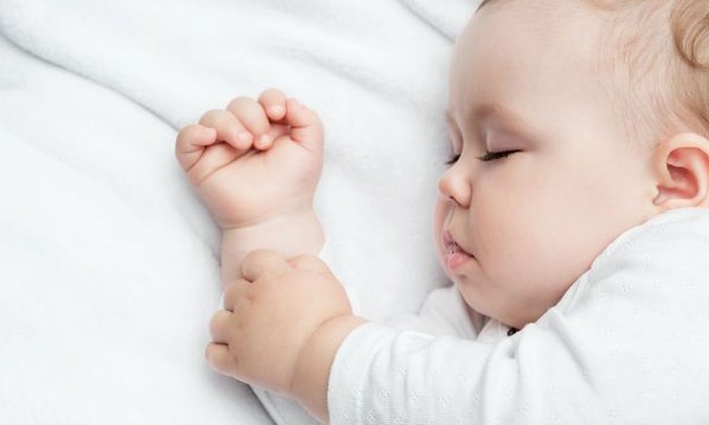Kaip pagerinti neramų vaiko miegą?