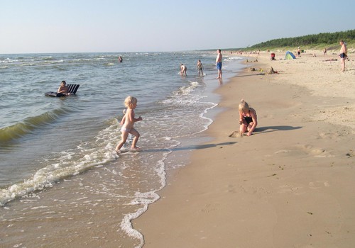 Vasaros gidas: Poilsis su mažais vaikais prie jūros