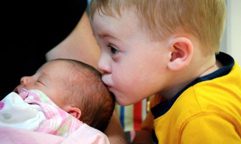 Ar leidžiate bučiuoti kūdikį artimiesiems?