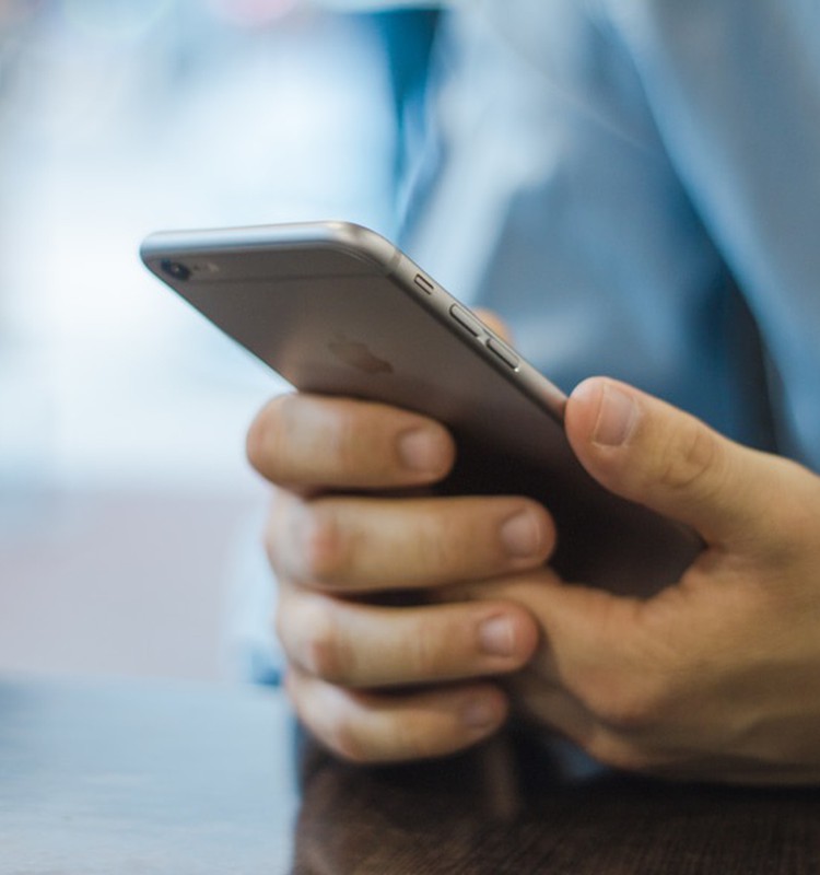 Kaip teisingai gelbėti sušlapusį telefoną?