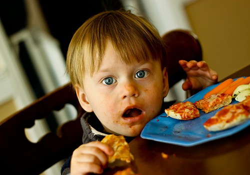Kaip mamai suprasti, kad vaikas persivalgo? 