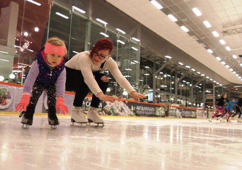 Kiek trunka vaikams išmokti čiuožti ant ledo?
