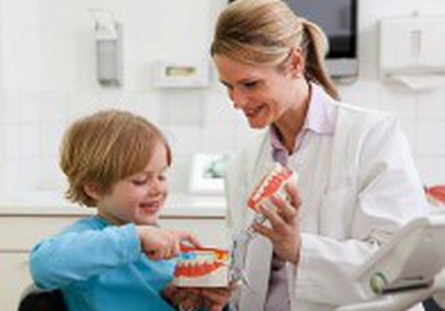 Kai vaikas griežia dantimis: vaikų odontologės nuomonė