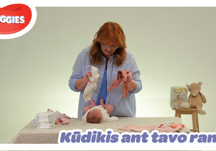 "Kūdikis ant tavo rankų": mokomės tinkamai aprengti ir nurengti kūdikį