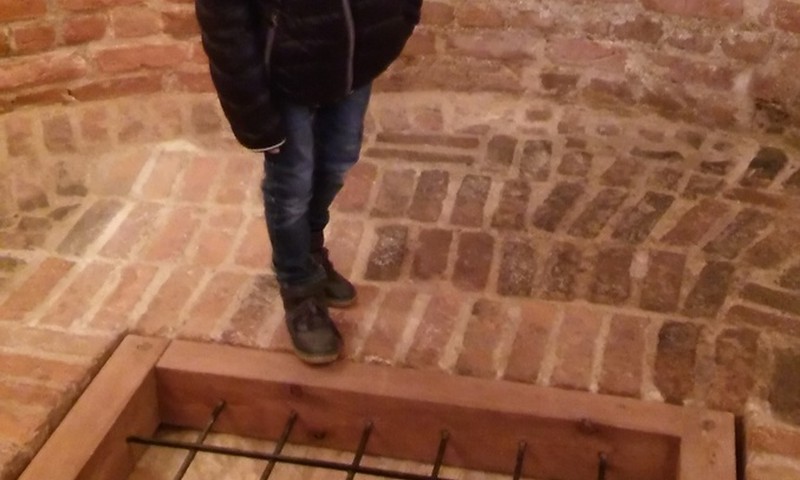 MOKINUKŲ KASDIENYBĖ. Pilyje...