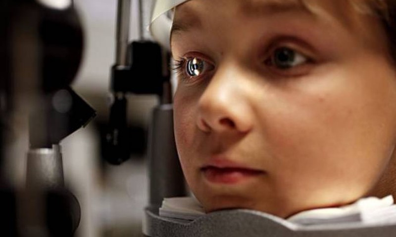 Kodėl vaikams paskiriamas akių dugno tyrimas ir kaip jis atliekamas?