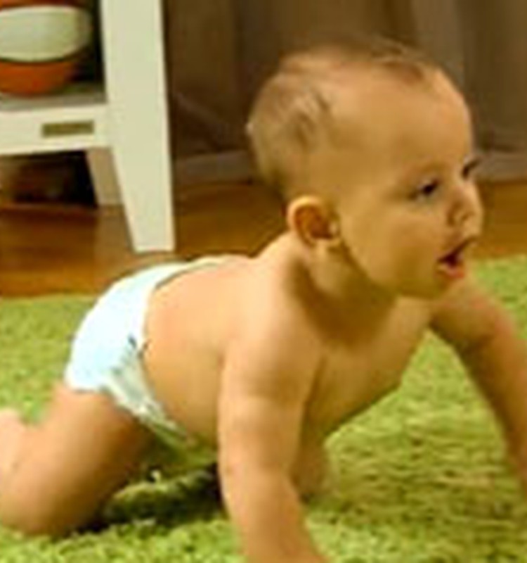 VIDEO: Grūdiname mažylių pėdutes