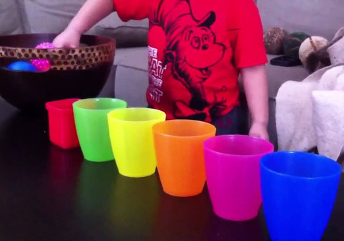 9 smagūs žaidimai, kaip vaikus išmokyti spalvų