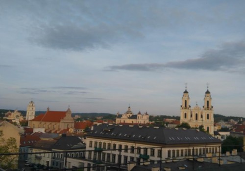AISTRINGOJI VAIKYSTĖ. Vilnius vasarą