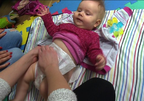 VIDEO: Kaip padėti kūdikiui verstis?