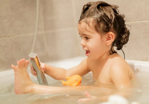 Apklausa: trečdalis Lietuvos tėvų skiria per mažai dėmesio vaiko higienai