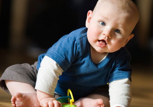 Mankštos - mažyliui pradėjus sėdėti: pataria kineziterapeutė
