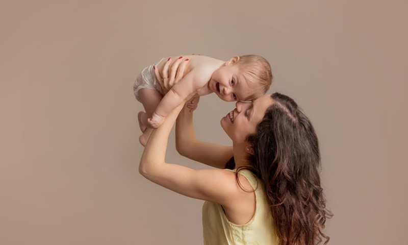 Kokie tinkamiausi žaidimai su kūdikiu: pataria kineziterapeutė