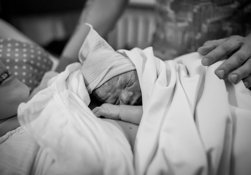 Gimdymai namuose Lietuvoje pirmąkart priimti oficialiai