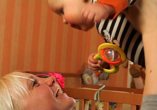 TV Mamyčių klubas 2015 10 10: ką veikti su kūdikiu, žaidimai su berniukais ir mergaitėmis, kur dėti panaudotas sauskelnes