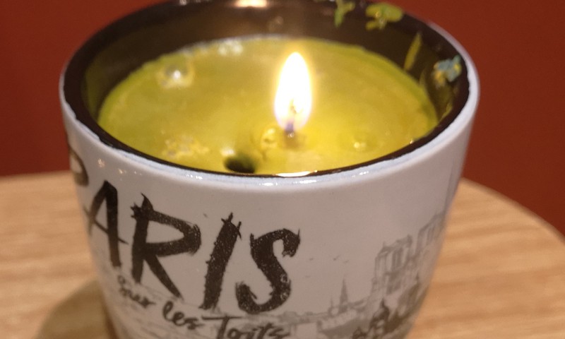 Žvakė iš vaškinių kreidelių likučių