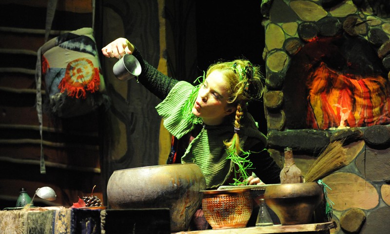 Ir atostogaujant vaikai gali aplankyti "Raganiukės teatrą"!