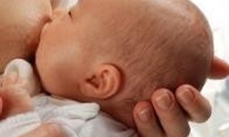Ar sergant lytinių organų ligomis, galima žindyti kūdikį?