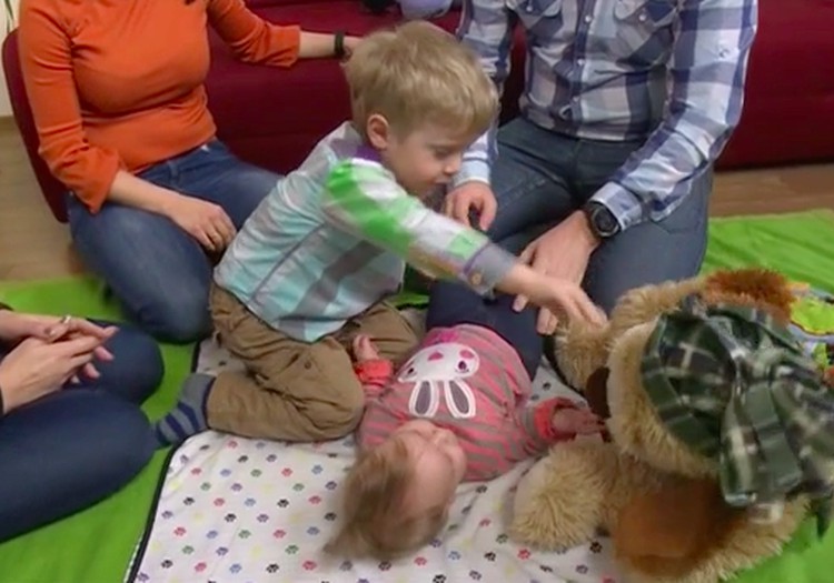 Kaip vyresnis vaikas reagavo į antragimio gimimą?