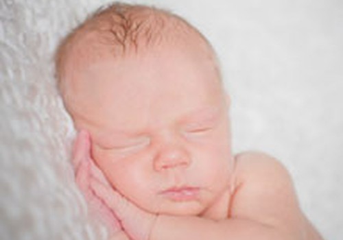 Kūdikių miegas: kodėl nereikia tildyti muzikos ir temdyti langų