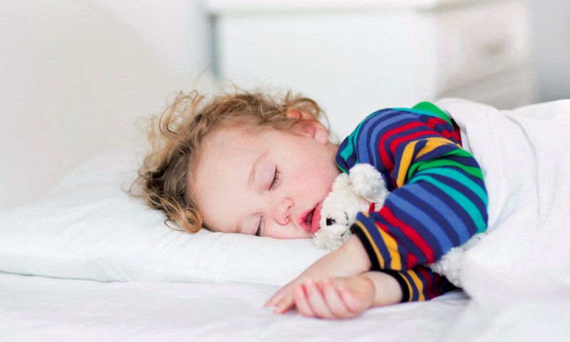 10 mėnesių mažylis nemoka pats užmigti: pataria šeimos gydytoja