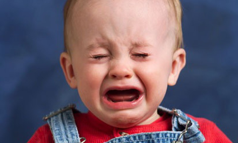 Kodėl 7 mėnesių mažylis bijo auklės?