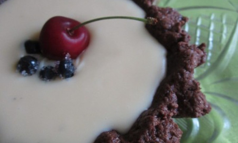 Šokoladinis pyragas su mėlynių želė ir baltuoju šokoladu