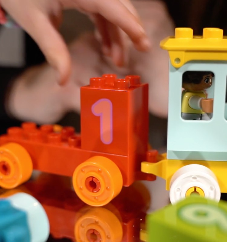 Kaip mokymąsi skaičiuoti padaryti įdomesniu? Su LEGO DUPLO linksmuoju traukiniu!