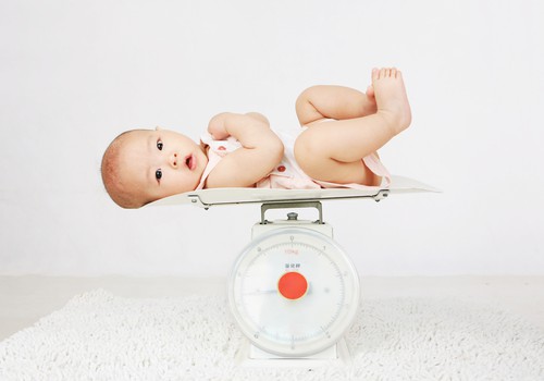 Kaip elgtis, kai kūdikis priauga per mažai svorio?