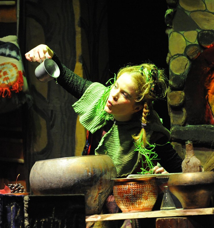 Ir atostogaujant vaikai gali aplankyti "Raganiukės teatrą"!