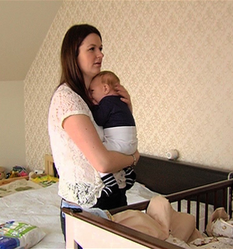 VIDEO: Kaip taisyklingai laikyti kūdikį?