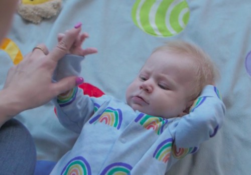 VIDEO: Viskas apie mažylio vystymąsį trečiąjį mėnesį