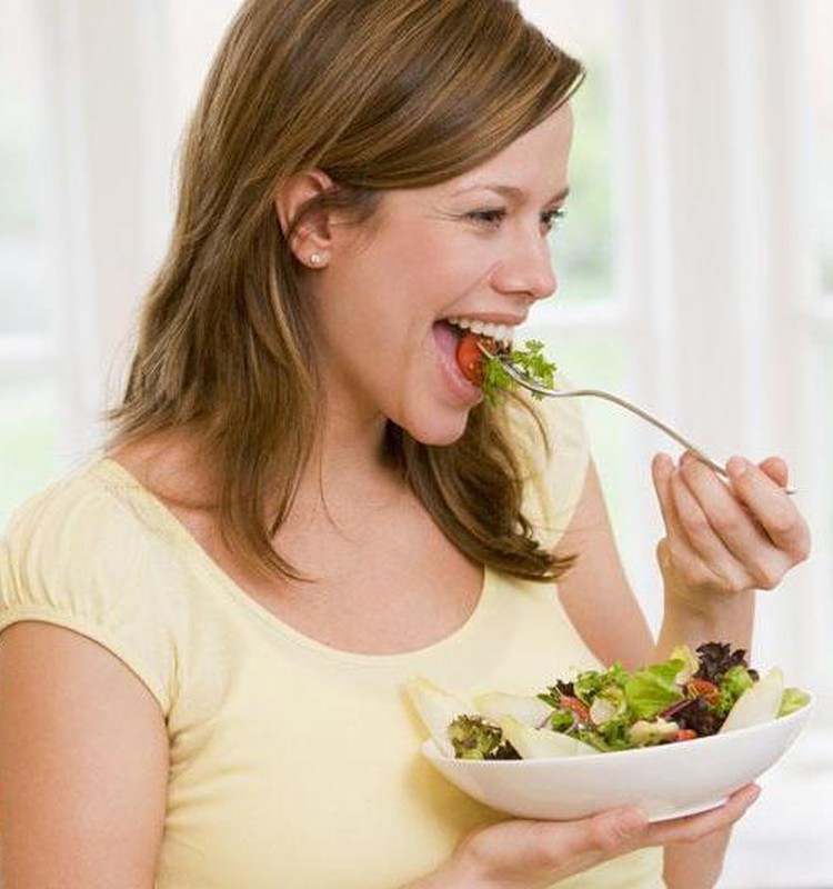 Ko negalima valgyti žindančiai mamai?