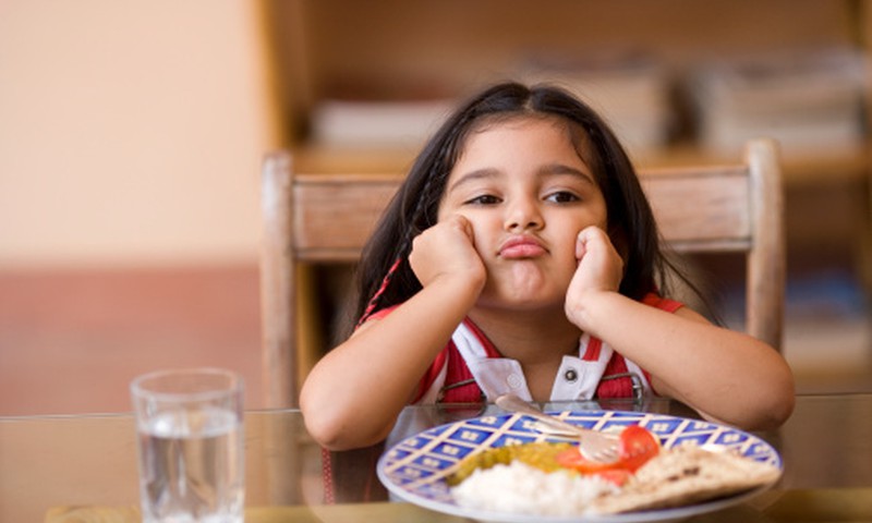 Psichologė pataria: ką daryti jeigu vaikas atsisako darželyje valgyti?