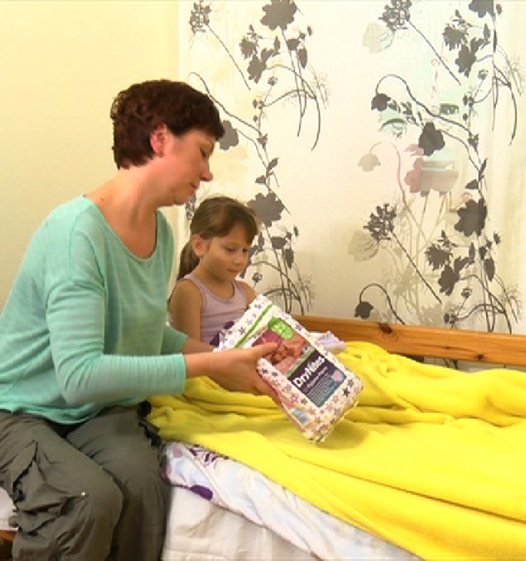VIDEO: Kokių klaidų nedaryti, išvydus ryte šlapią vaiko lovą