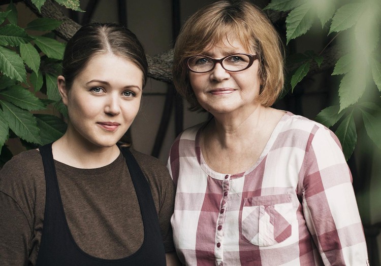 Versli mama ir dukra kuria ypatingus užkandžius šventėms