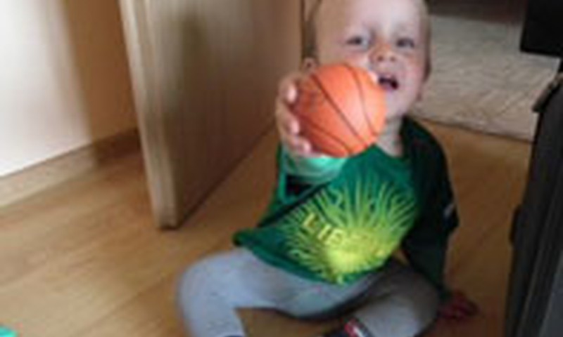 Kurkite FOTOblogus su Huggies Little Walkers krepšinio sirgalių marškinėliais!