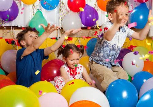 4 Mamyčių klubo vaikai šiandien švenčia gimtadienius!