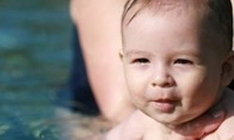  Maudynės baseine su kūdikiu: interviu su kineziterapeute